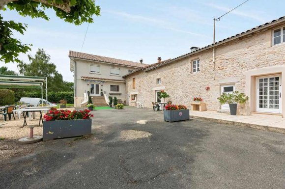 Restaurant avec grande terrasse pour manger soleil - Asnières-sur-Saône - Le Port d'Asnières