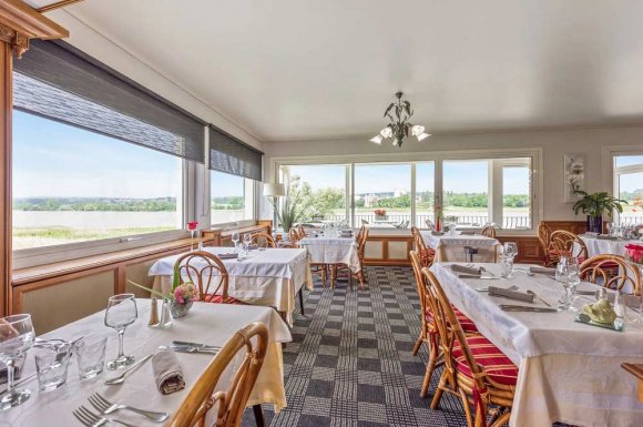 Restaurant avec vue sur l’eau pour diner amoureux - Asnières-sur-Saône - Le Port d'Asnières