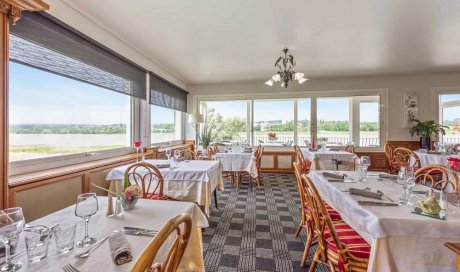 Restaurant avec vue sur l’eau pour diner amoureux - Asnières-sur-Saône - Le Port d'Asnières